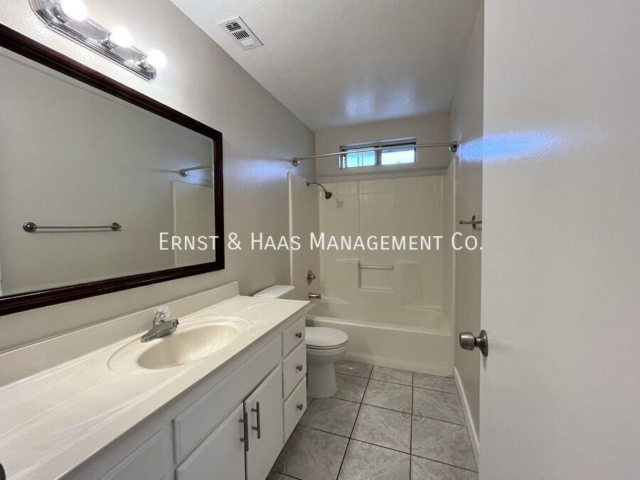 9515 Harvard St #C - Photo 7 of 11