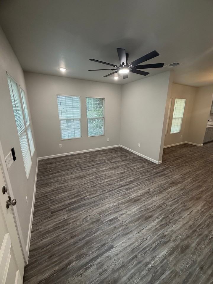 1623 W Ashby Pl - Photo 4 of 35