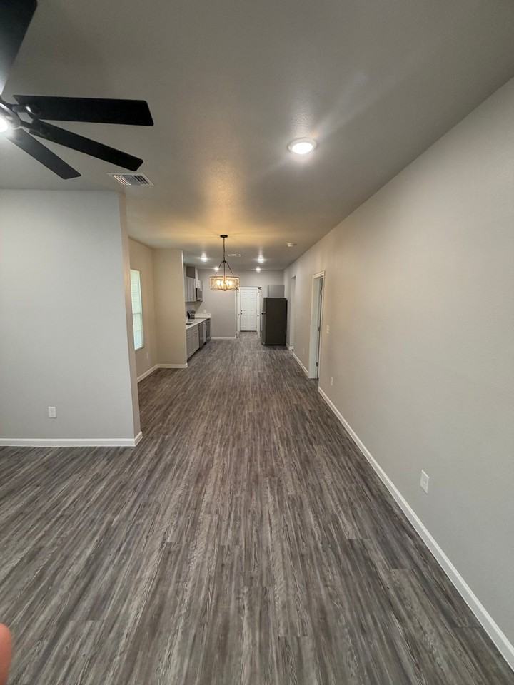 1623 W Ashby Pl - Photo 5 of 35