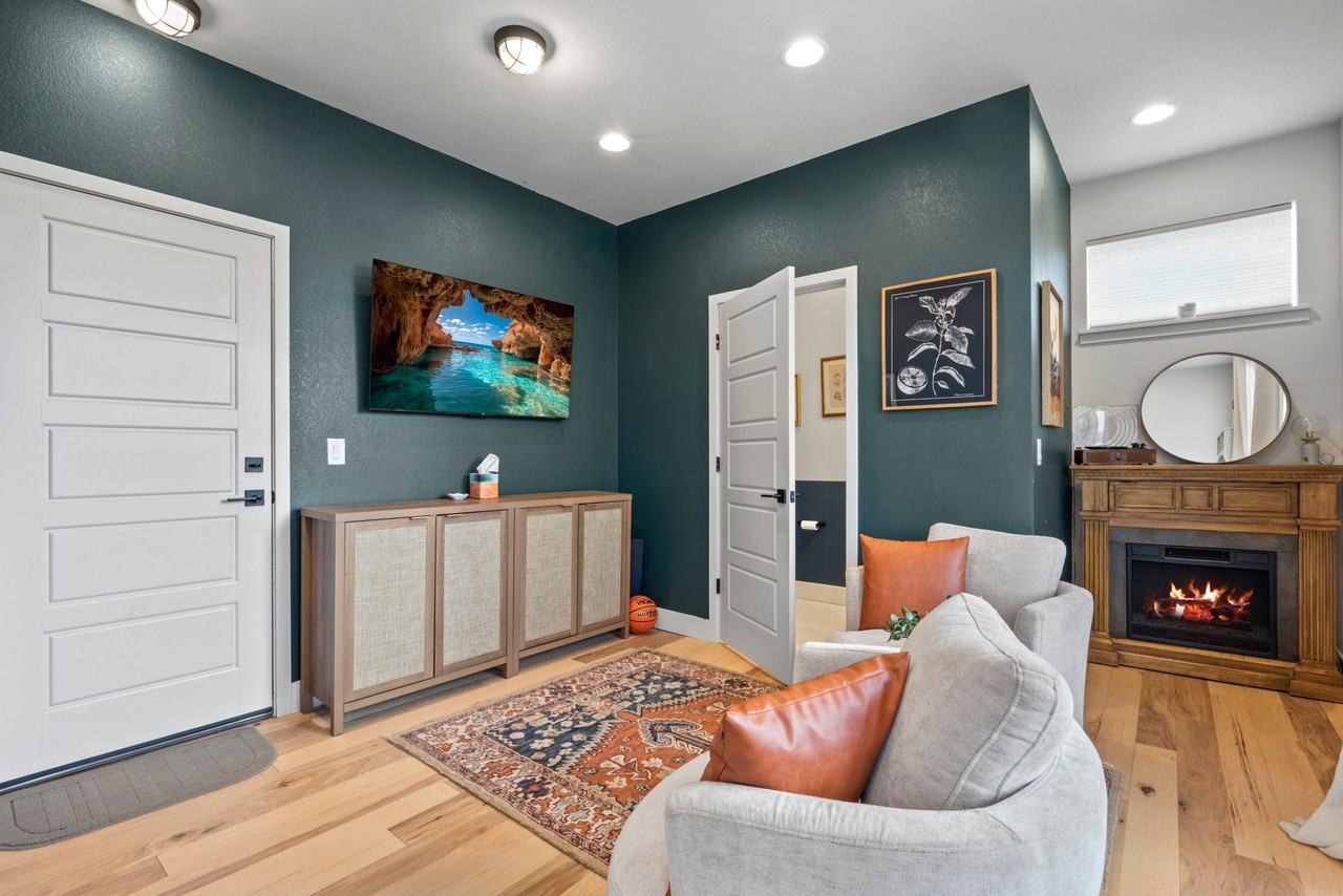 2438 W 167th Ln - Photo 3 of 25