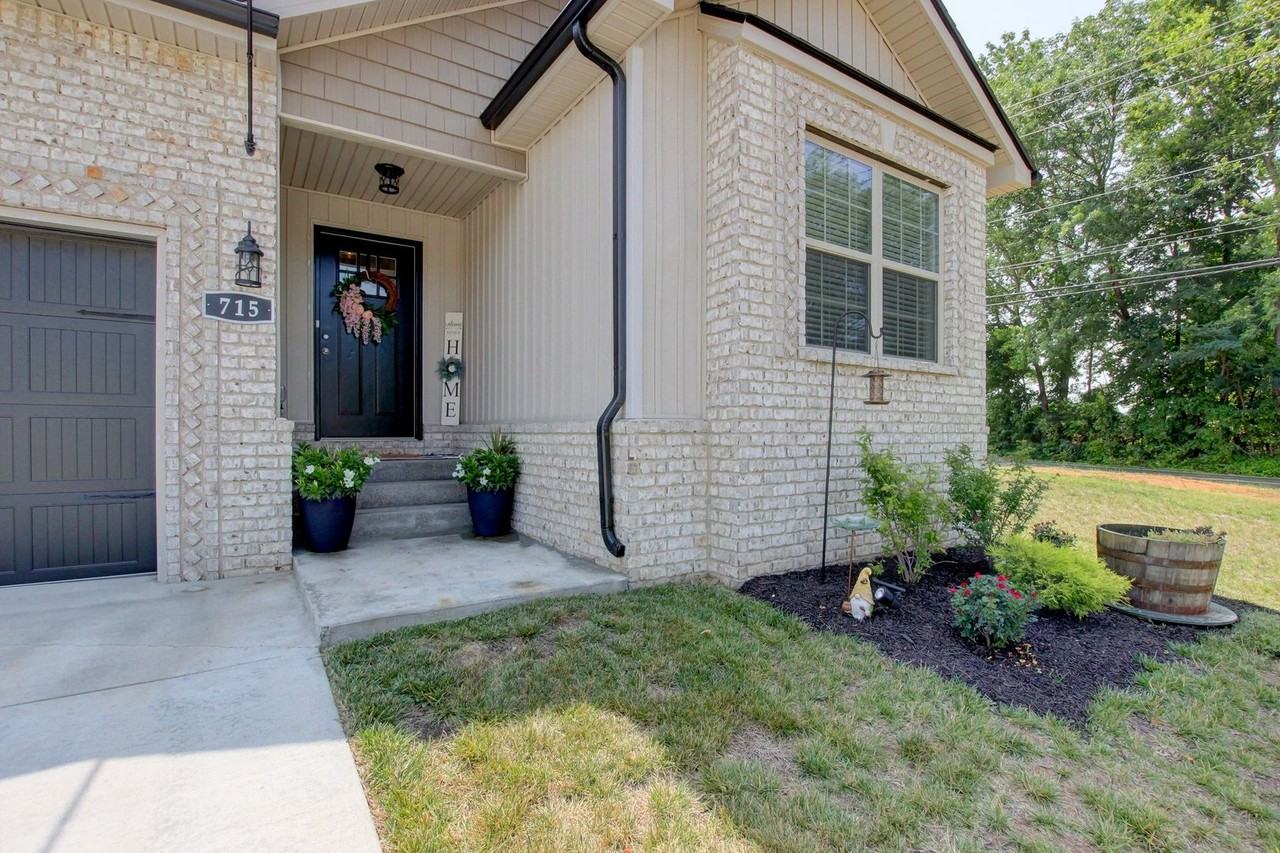 715 Jodine Ann Dr - Photo 4 of 50