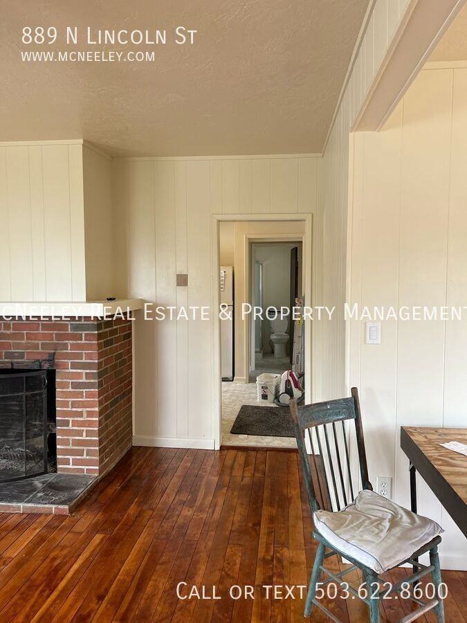 889 N Lincoln St - Photo 4 of 16