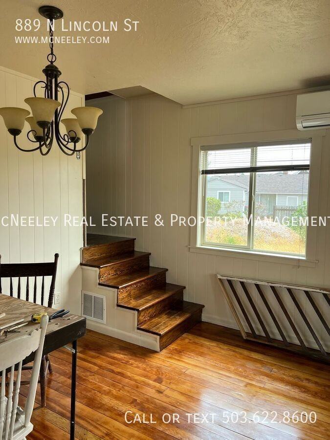 889 N Lincoln St - Photo 5 of 16