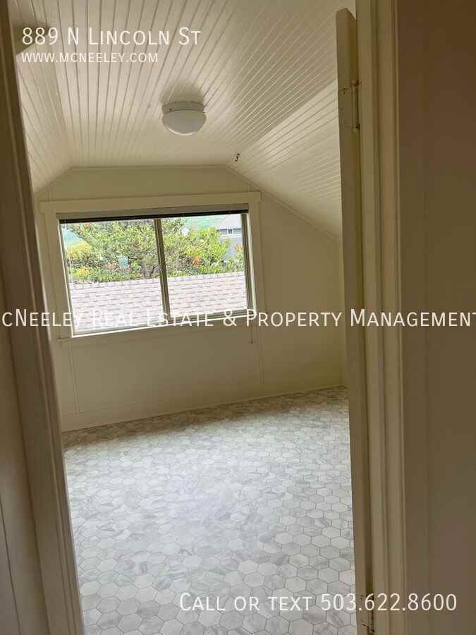 889 N Lincoln St - Photo 7 of 16