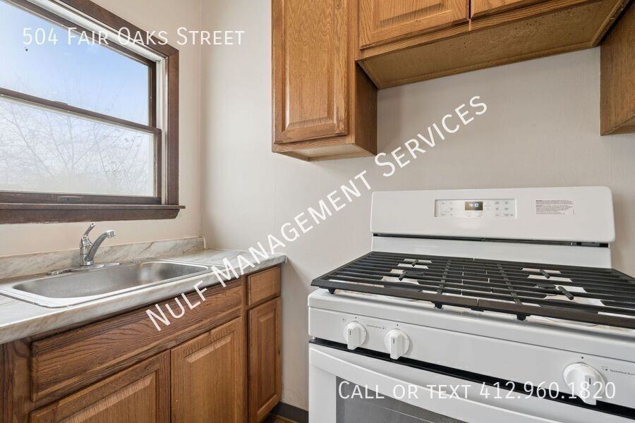 504 Fair Oaks St - Photo 2 of 22