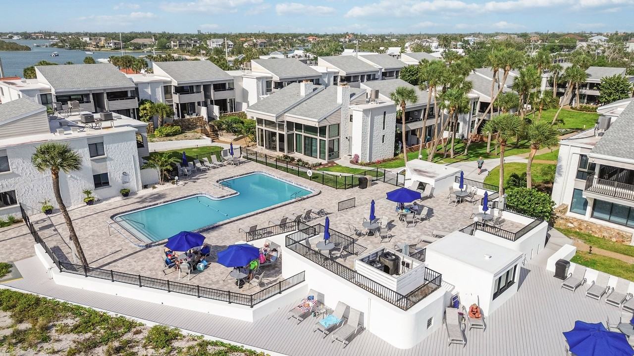 1555 Tarpon Center Dr #G235