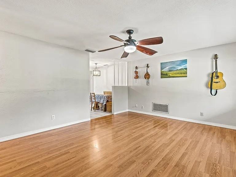 11183 110th Ave - Photo 2 of 19