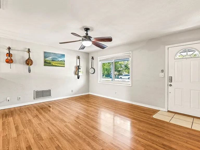 11183 110th Ave - Photo 4 of 19