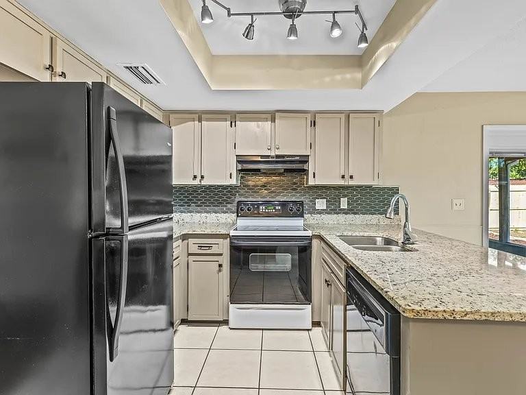 11183 110th Ave - Photo 6 of 19