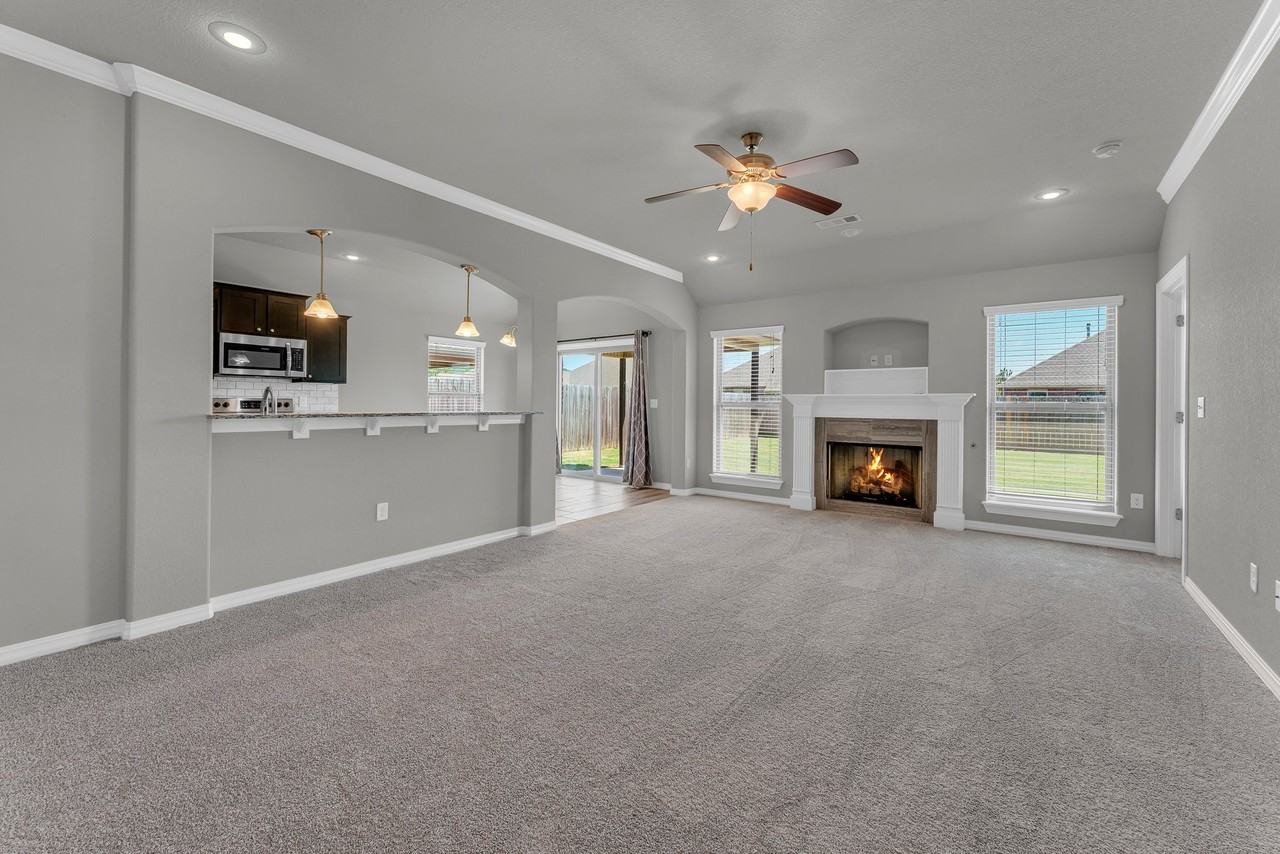 4441 W Anthem Dr - Photo 3 of 15