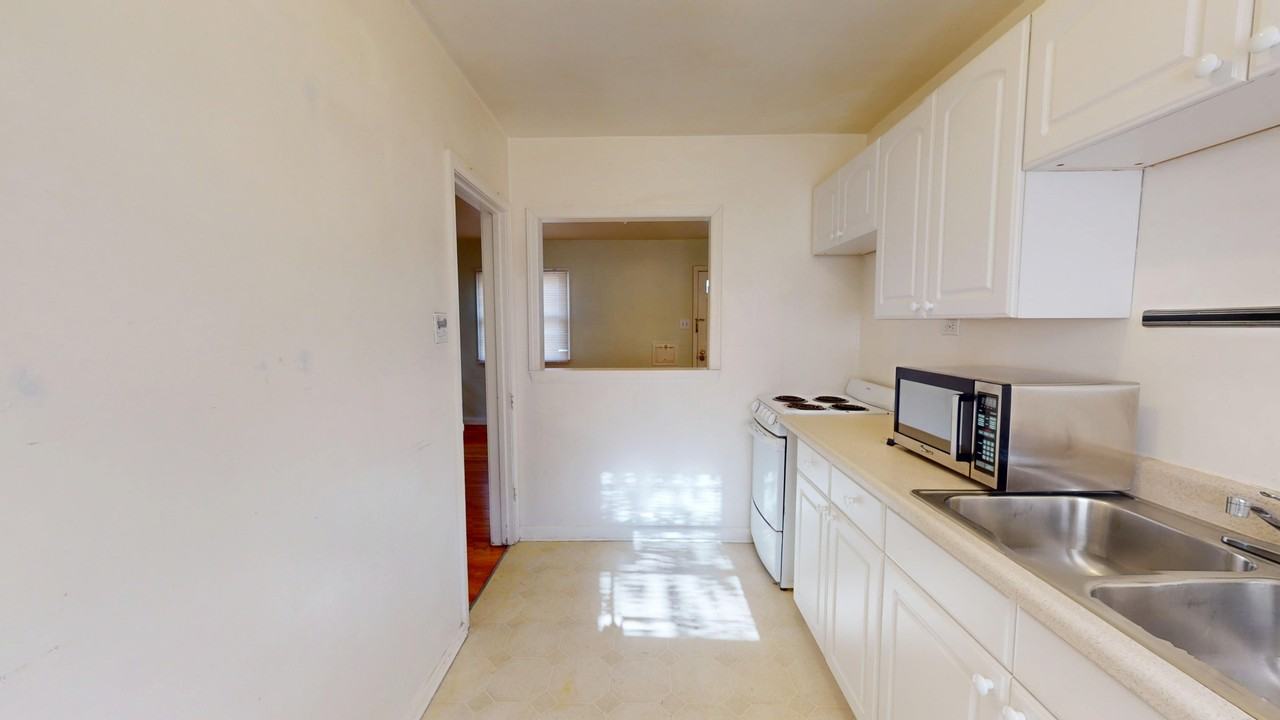 2525 S Clayton St #1 - Photo 6 of 36