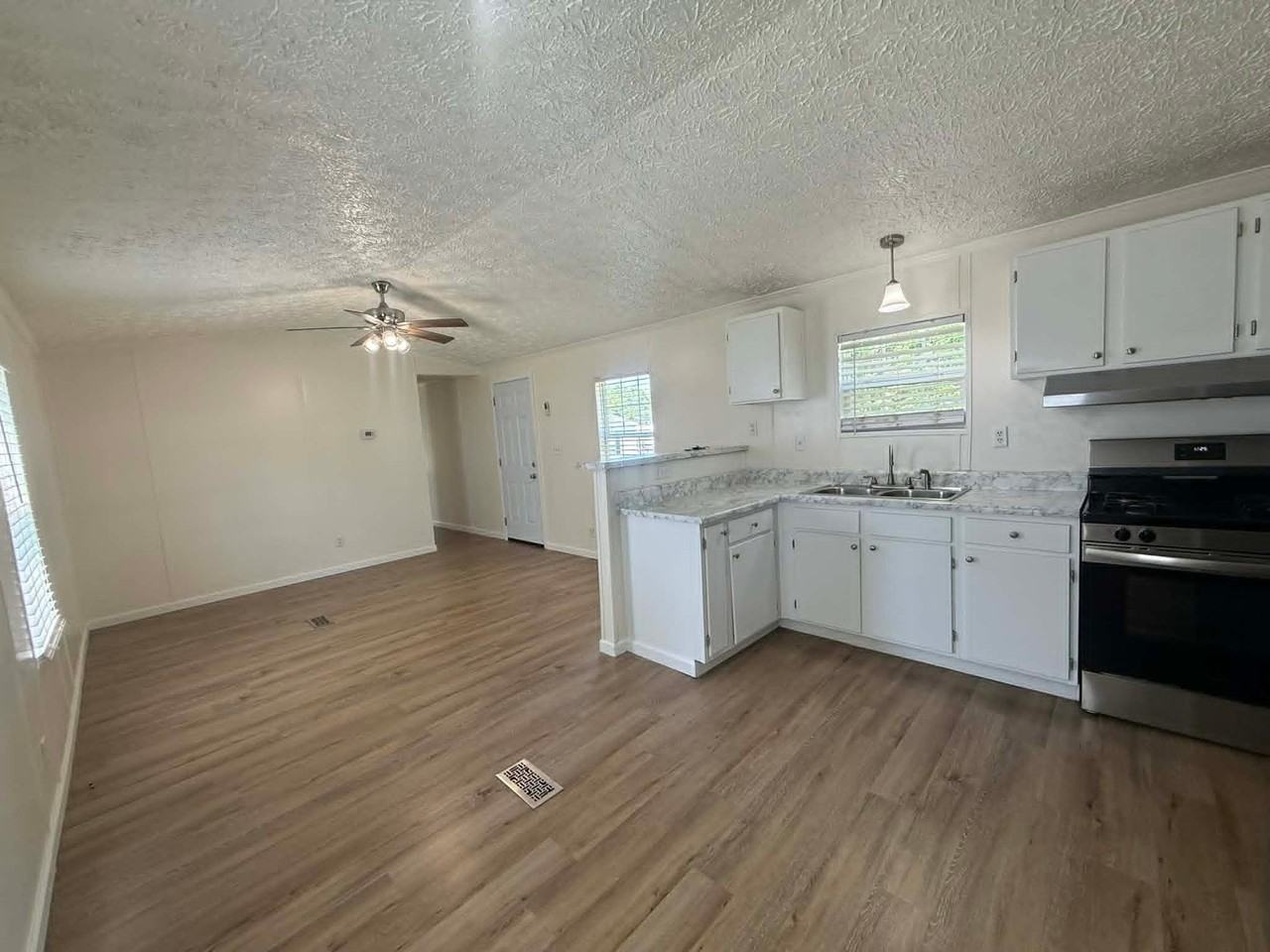 1236 N Oaklane Rd #303 - Photo 2 of 7
