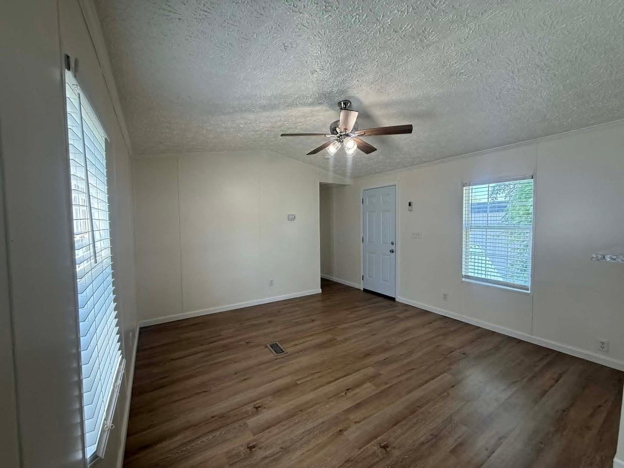 1236 N Oaklane Rd #303 - Photo 3 of 7