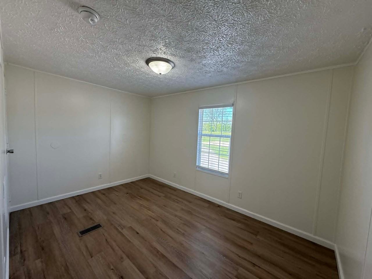 1236 N Oaklane Rd #303 - Photo 4 of 7