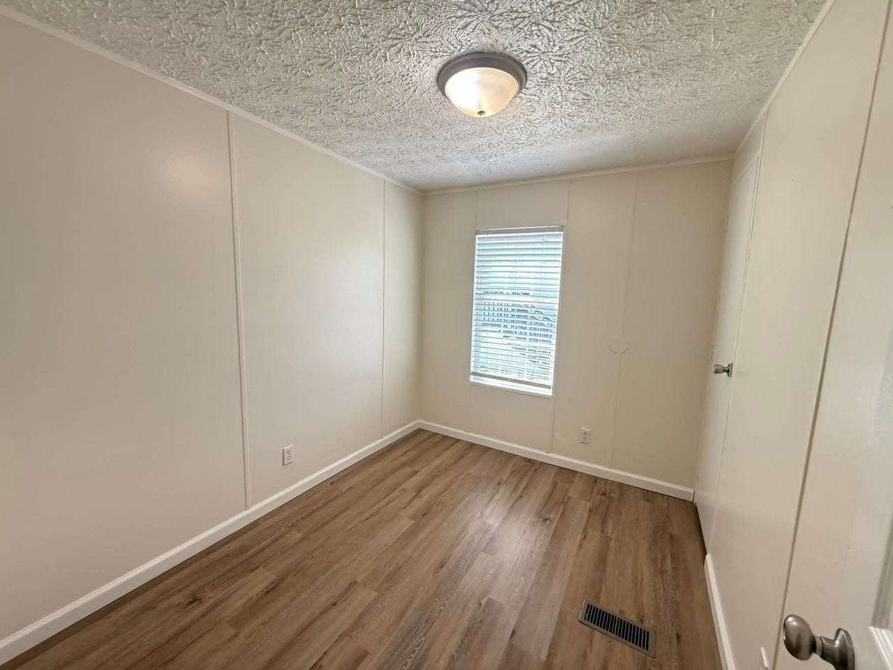 1236 N Oaklane Rd #303 - Photo 5 of 7