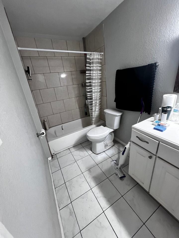 2214 Lavern St #B - Photo 3 of 18