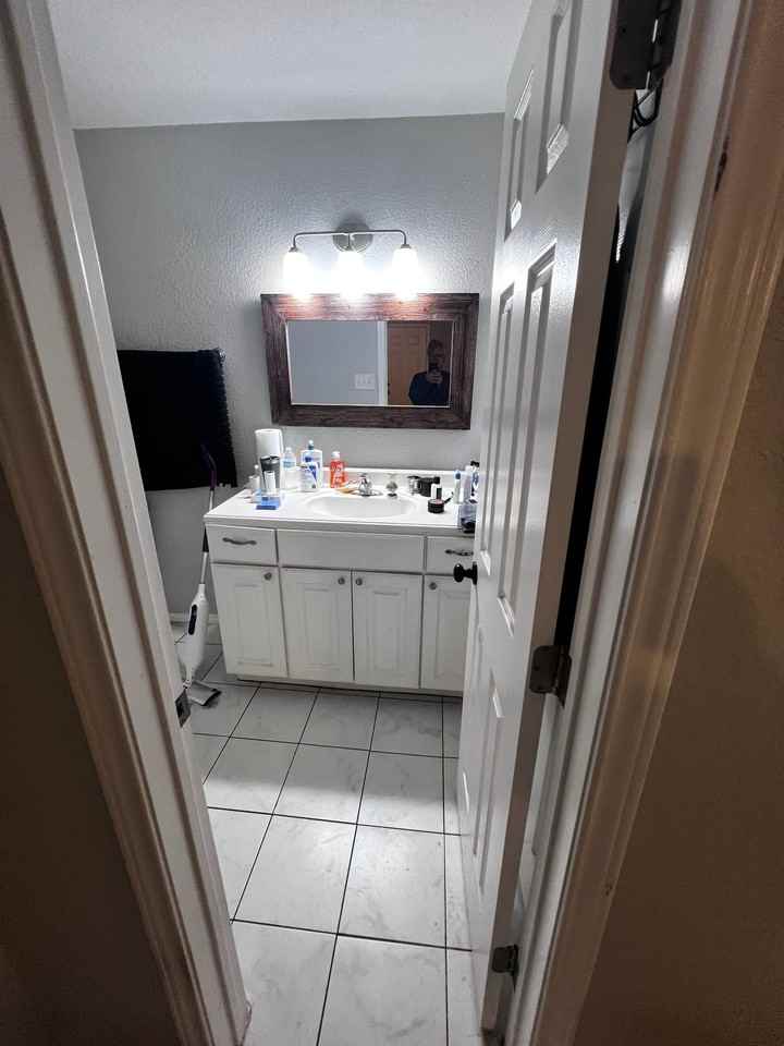 2214 Lavern St #B - Photo 4 of 18
