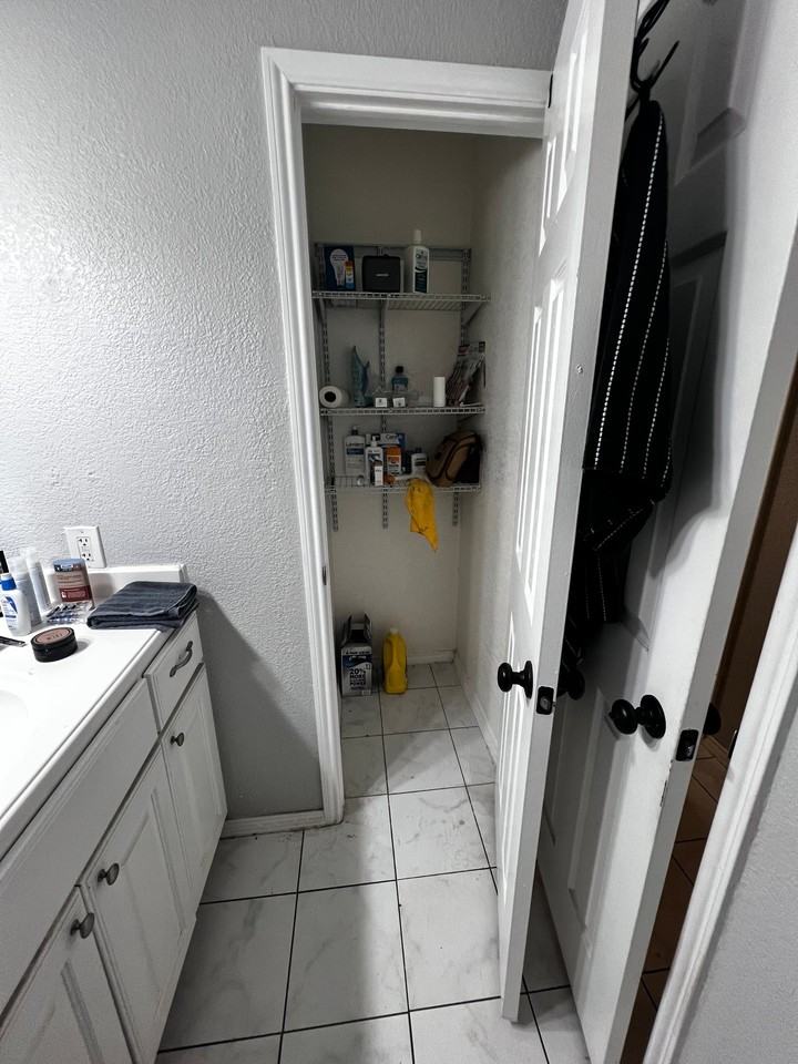 2214 Lavern St #B - Photo 5 of 18