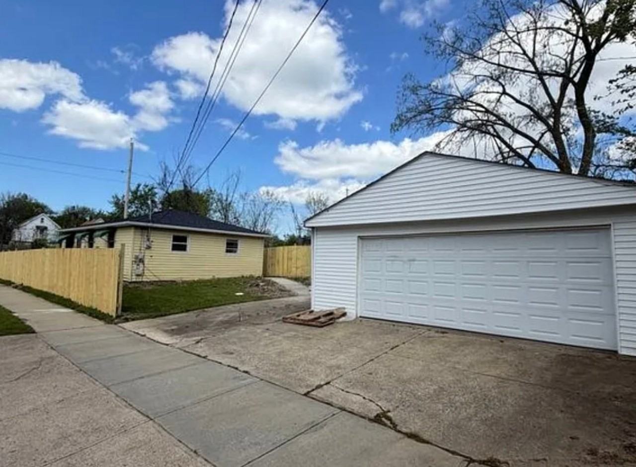 12102 Imperial Ave - Photo 2 of 7