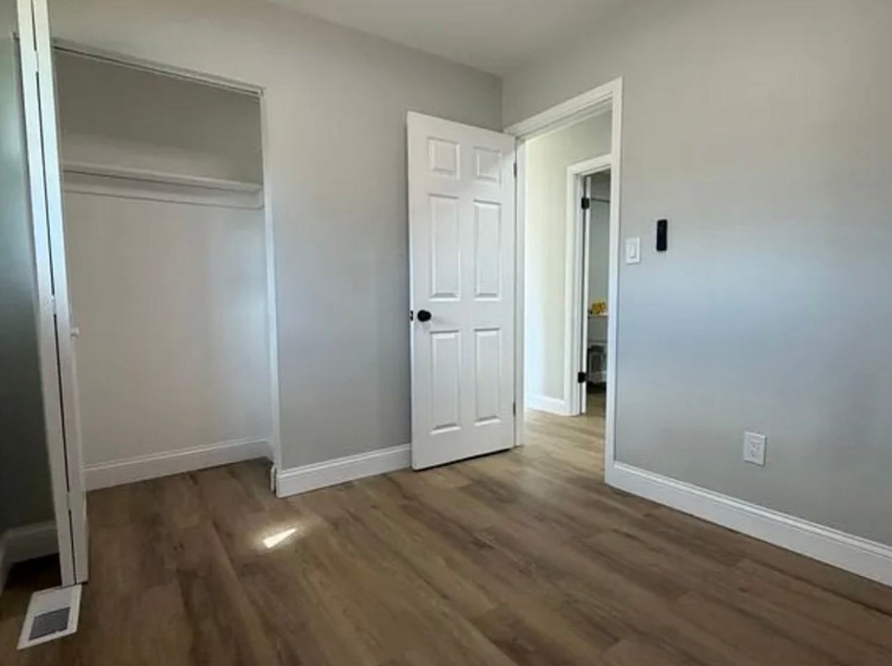 12102 Imperial Ave - Photo 3 of 7