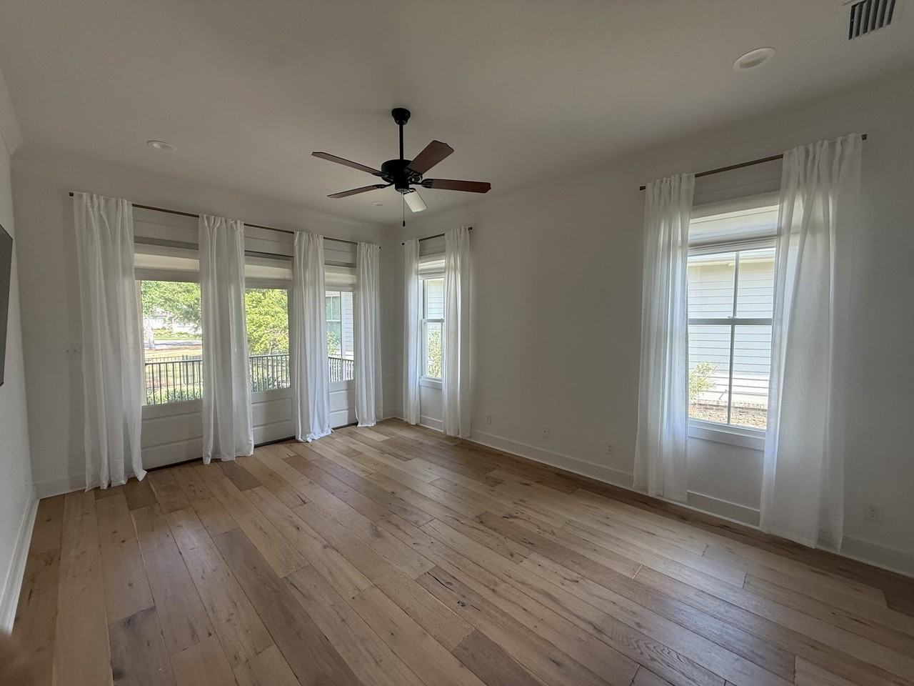 427 Colony Dr - Photo 4 of 6