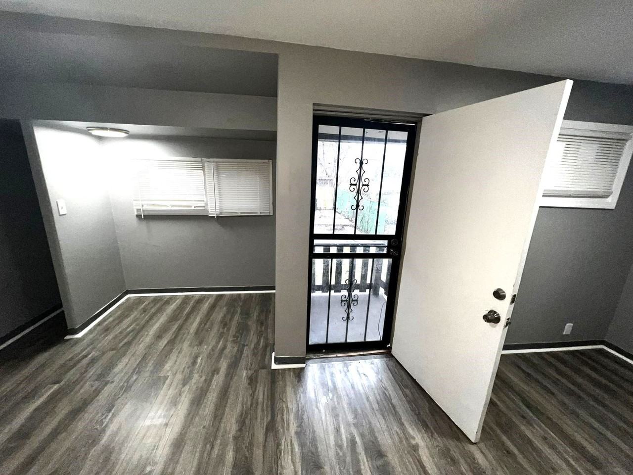 709 N Laramie Ave - Photo 2 of 20