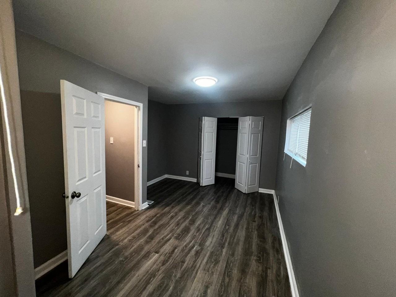 709 N Laramie Ave - Photo 5 of 20