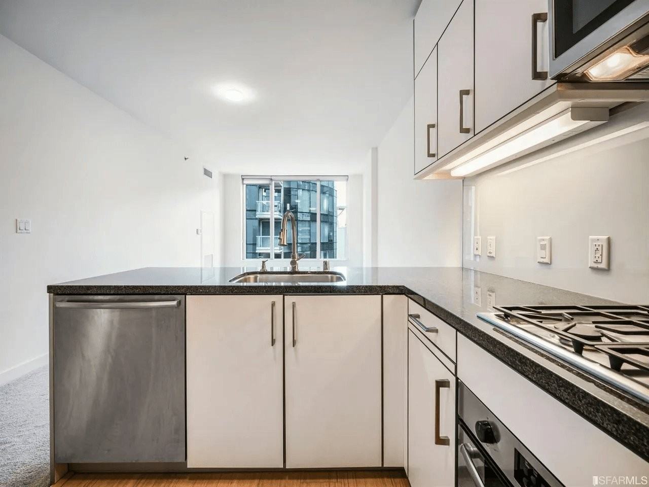 318 Spear St #8E - Photo 5 of 10