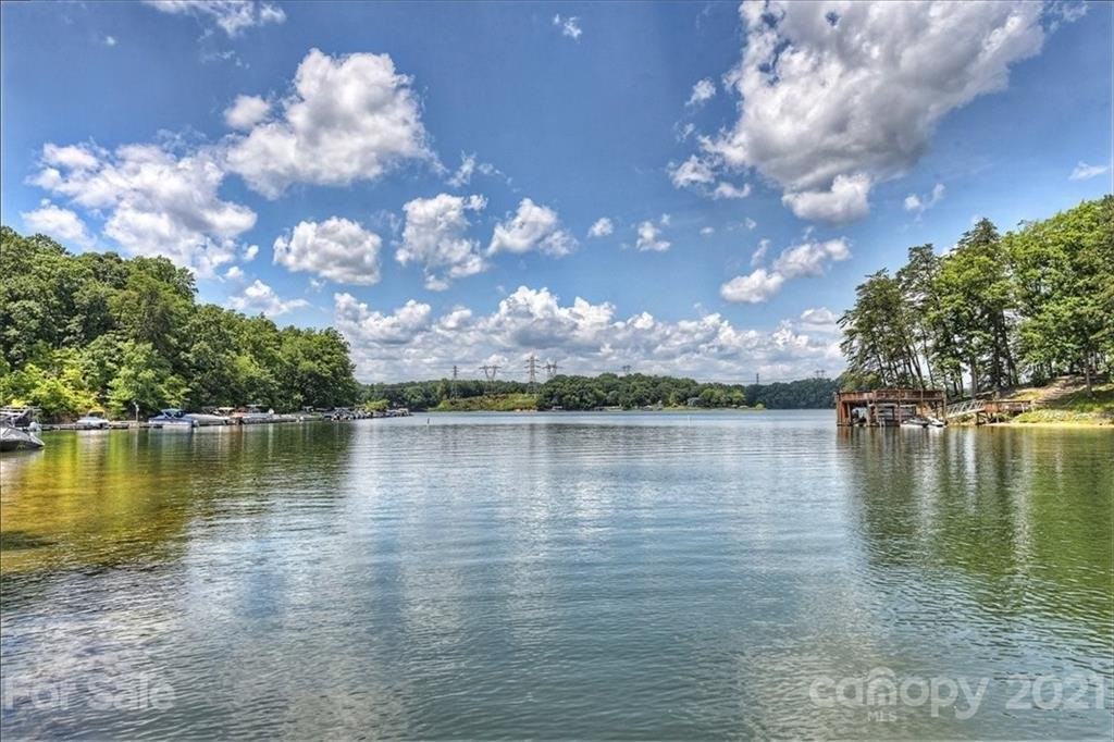 2427 Mt Isle Harbor Dr - Photo 2 of 20