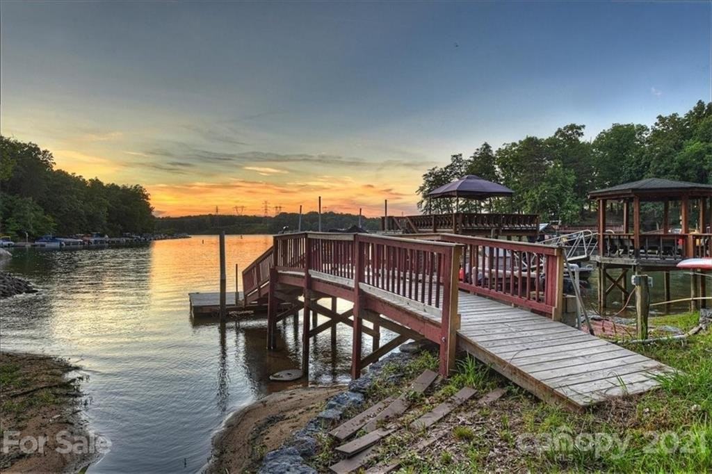 2427 Mt Isle Harbor Dr - Photo 3 of 20