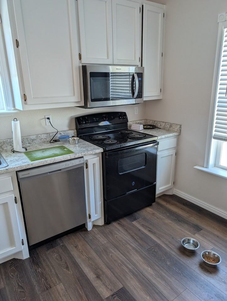 104 E Mill St - Photo 4 of 10