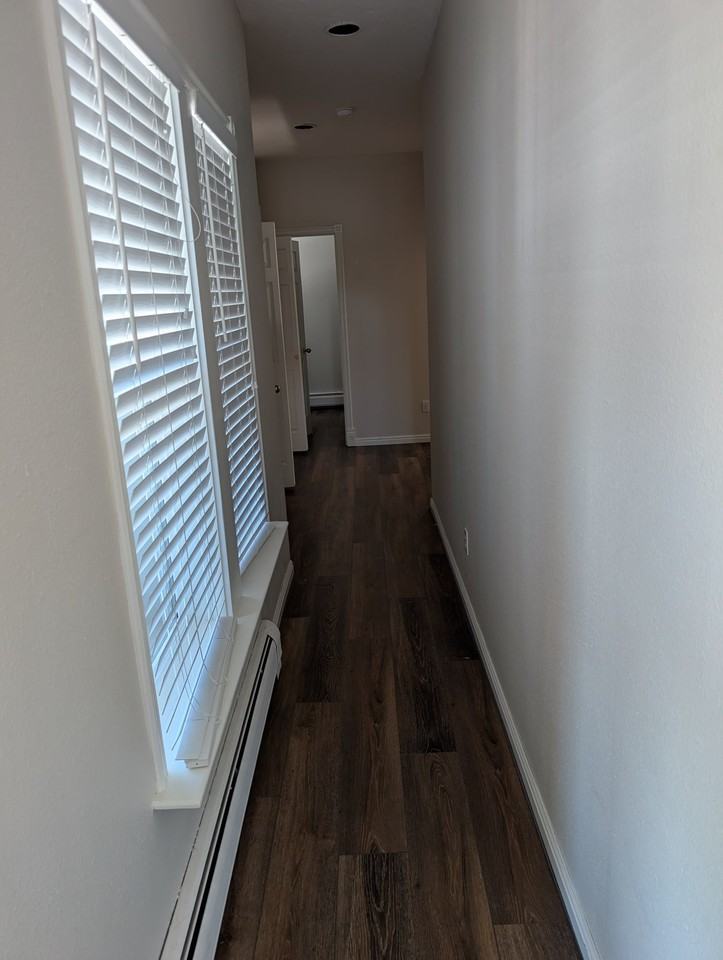 104 E Mill St - Photo 6 of 10