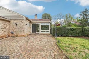 featured image of 16505 Henry Dr