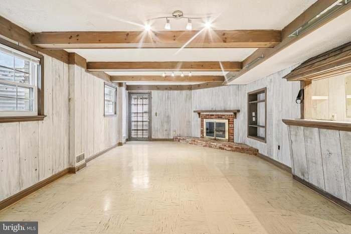 16505 Henry Dr - Photo 2 of 10