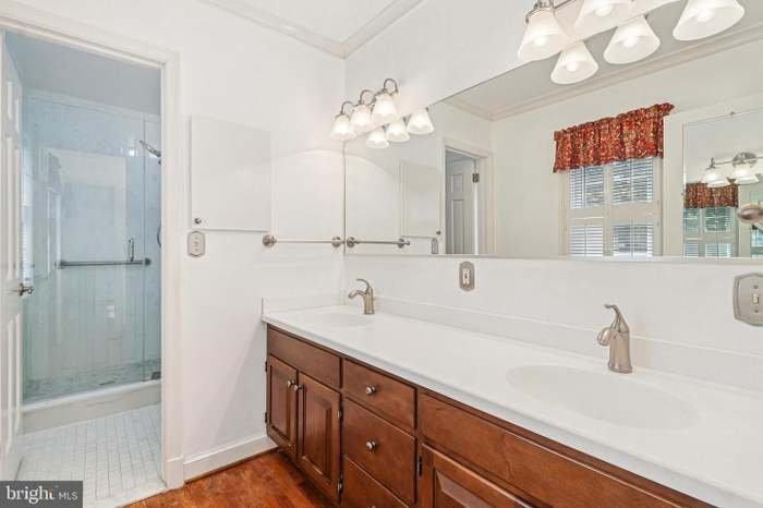 16505 Henry Dr - Photo 3 of 10