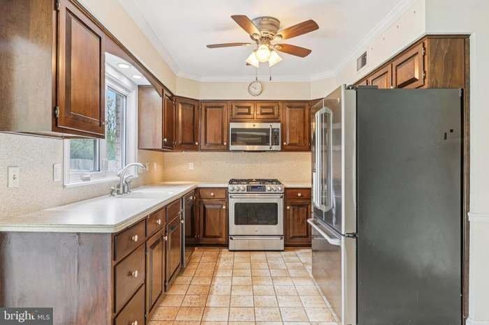 16505 Henry Dr - Photo 7 of 10