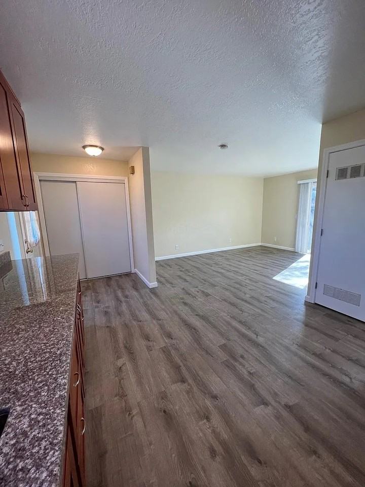 1400 17th Ave - Photo 6 of 15