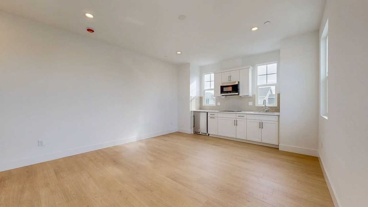 2782 Sassy St - Photo 3 of 10