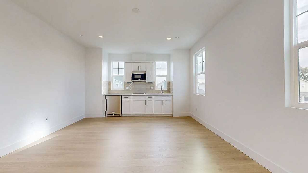 2782 Sassy St - Photo 4 of 10