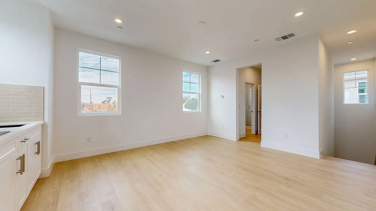 2782 Sassy St - Photo 6 of 10