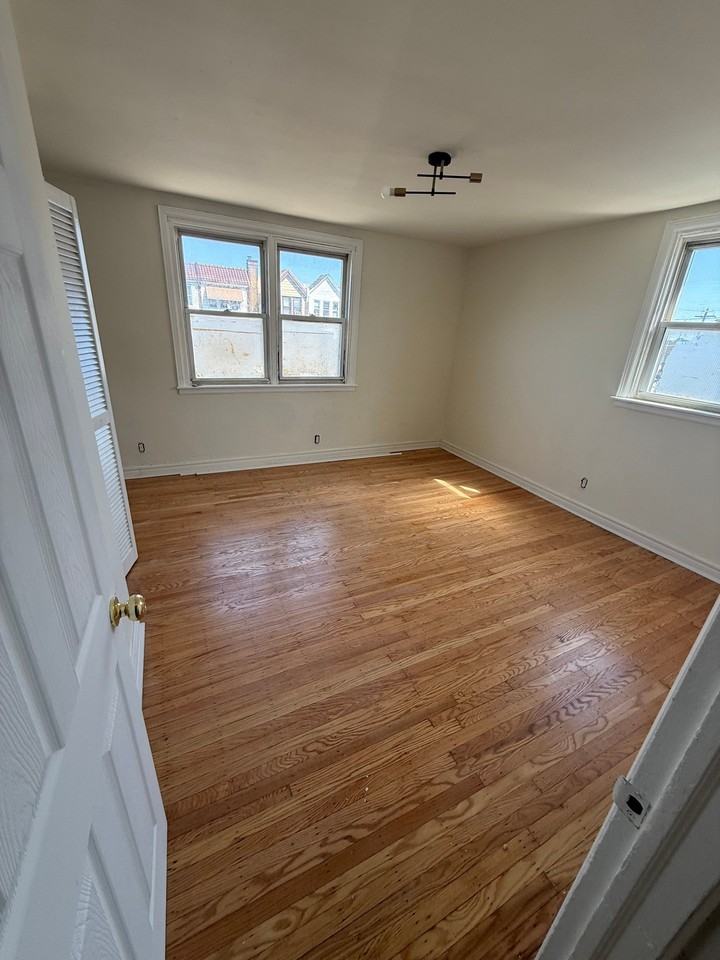 3900 L St - Photo 2 of 7