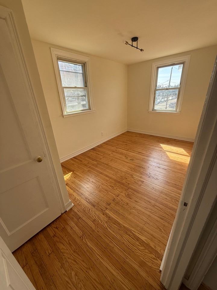 3900 L St - Photo 3 of 7