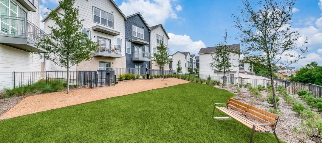 1000 Fort Worth Ave