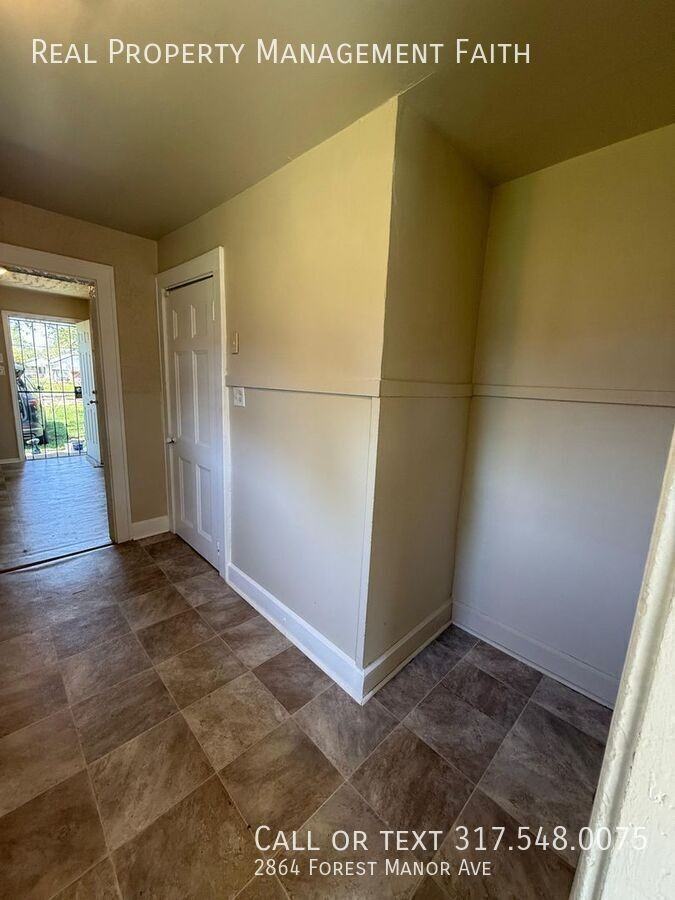 2864 Forest Manor Ave - Photo 3 of 24