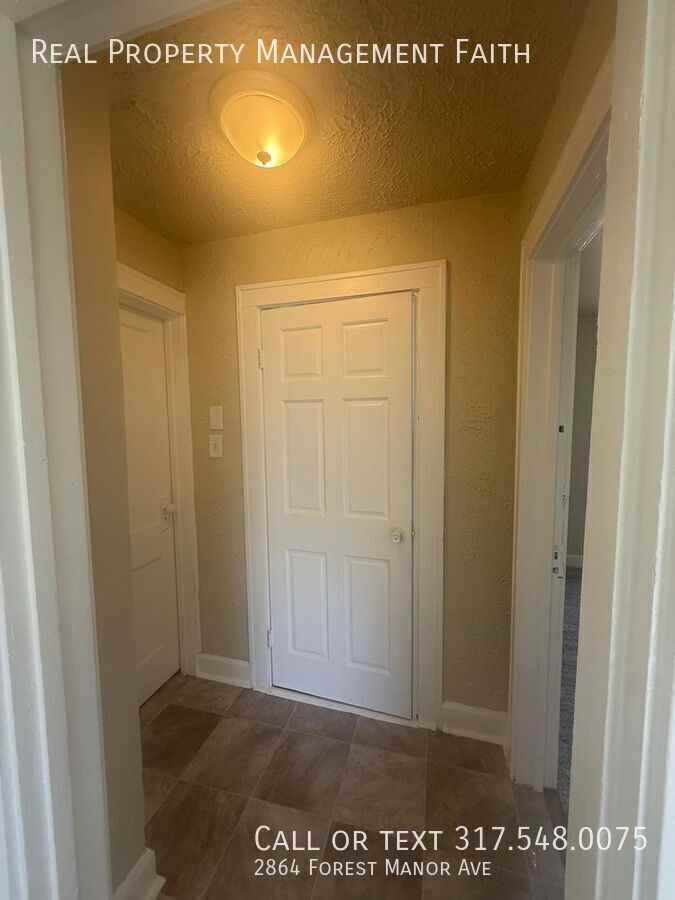 2864 Forest Manor Ave - Photo 4 of 24