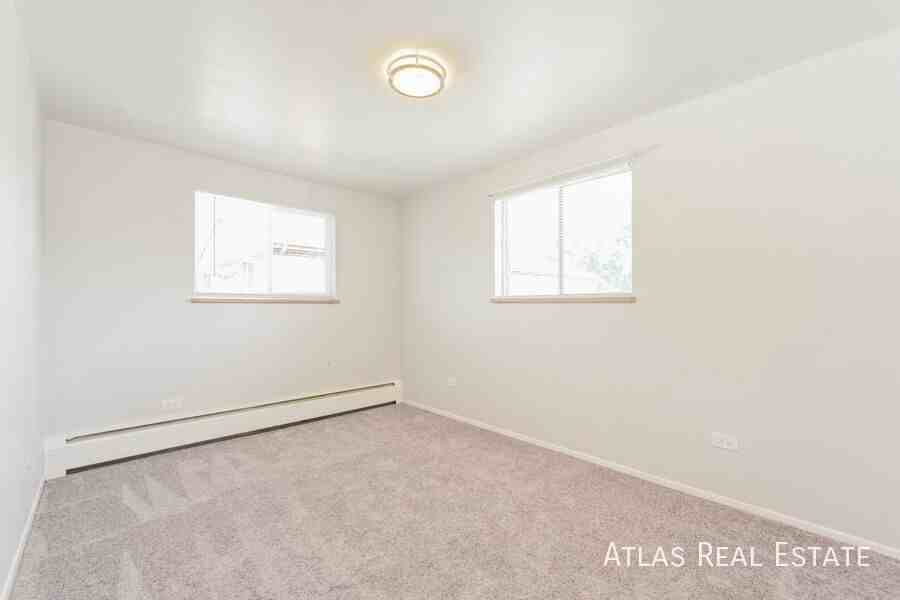 2367 S Locust St #B - Photo 7 of 11