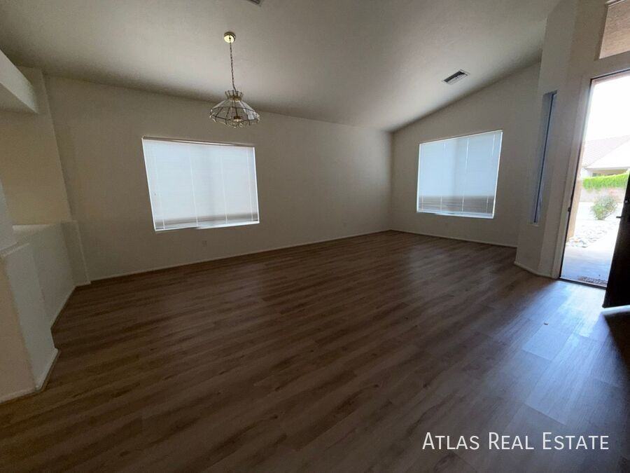 7794 S Trumpet Vine Ave - Photo 4 of 39