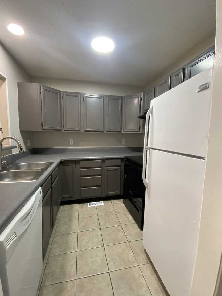 145 Viking Dr #1 - Photo 2 of 10