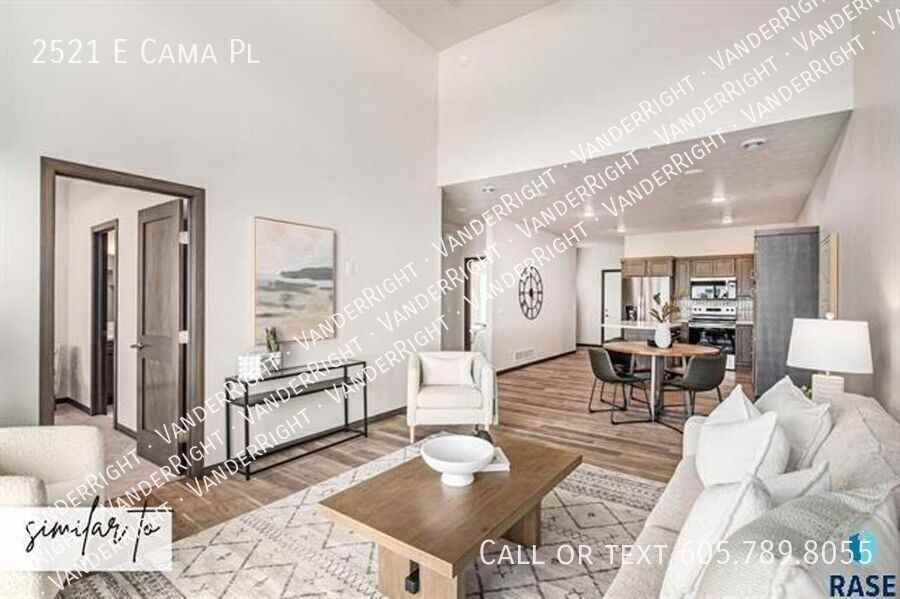 2521 E Cama Pl - Photo 3 of 11