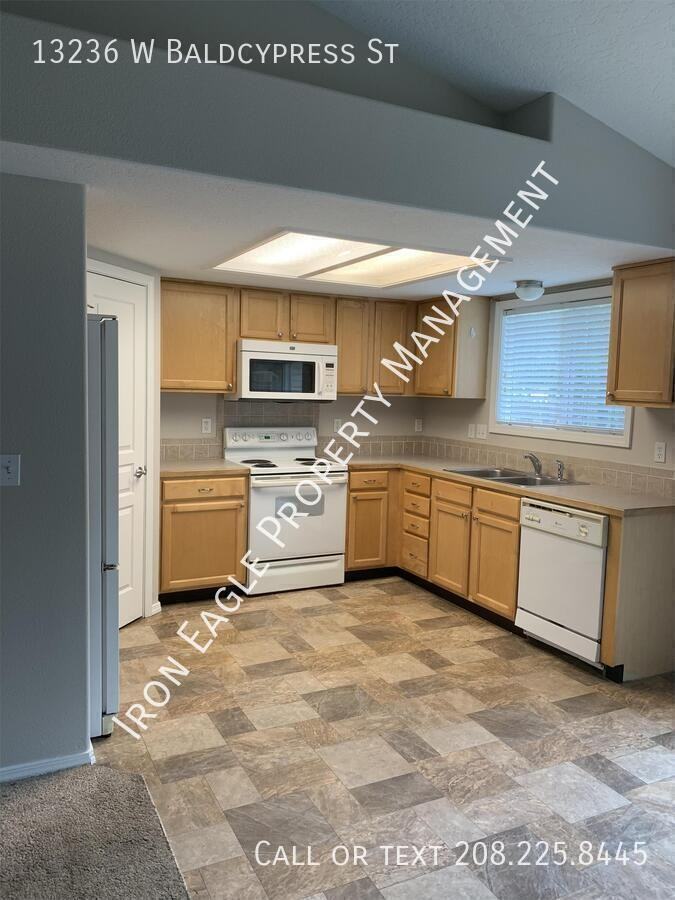 13236 W Baldcypress St - Photo 3 of 13